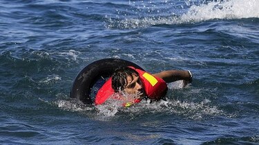 Se eleva a 34 el número de migrantes muertos en naufragio