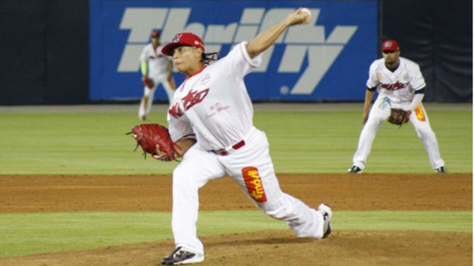 Metropolitanos despliegan su poder para seguir de líderes