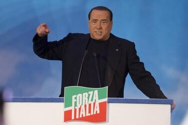 Berlusconi es expulsado del Parlamento italiano