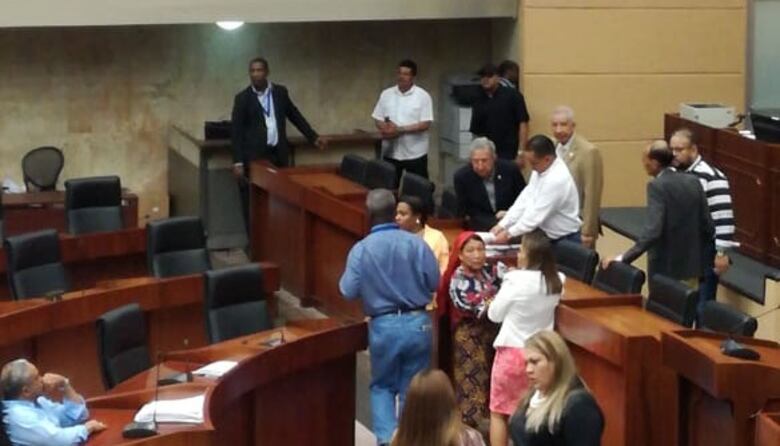 Diálogo entre jóvenes y diputados en el pleno de la Asamblea Nacional seguirá la próxima semana