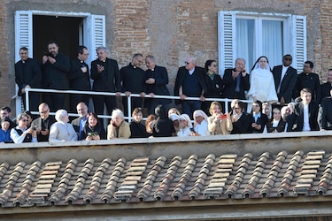 Fumata blanca en el Vaticano: los cardenales eligen nuevo papa