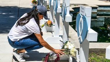 Meghan Markle visita Uvalde para rendir homenaje a las víctimas del tiroteo