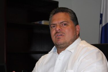 Carlos Pérez Herrera es hospitalizado por coronavirus