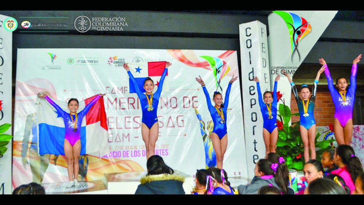 Representación panameña en el podio de los campeones.CORTESÍA