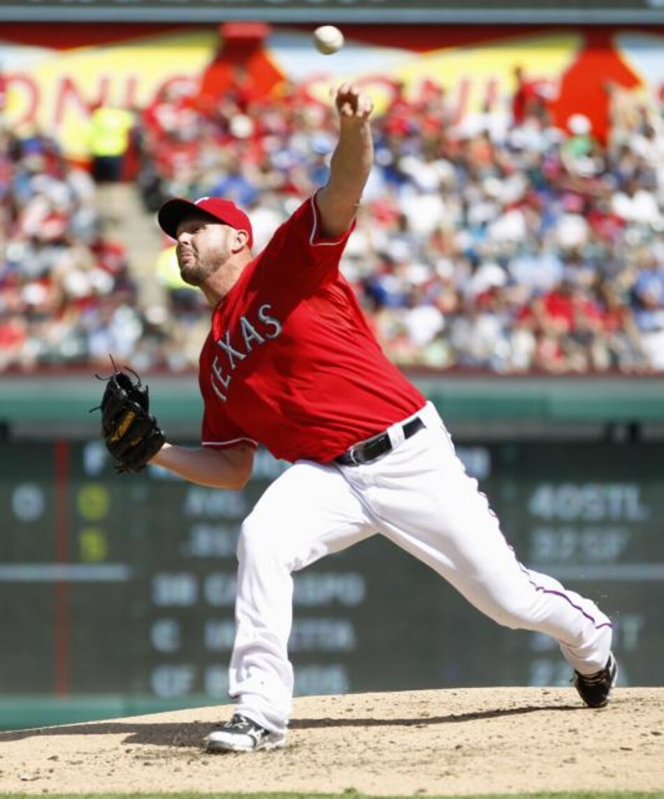 Rangers pierden al lanzador Harrison por dolencia en la espalda