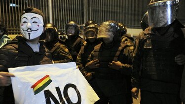 Evo Morales denuncia que está en curso un 'golpe de estado'; opositores van a huelga