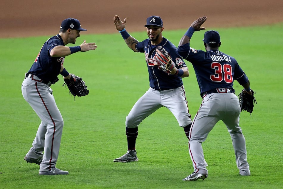 Bravos golpean primero en Serie Mundial al vencer a los Astros 6-2