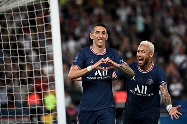 Kylian Mbappé festeja su renovación con un triplete; emotivo adiós de Ángel Di María