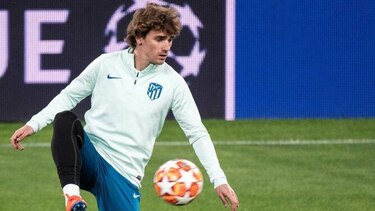 Tarjeta roja al nombre 'Griezmann Mbappé' para un bebé en Francia