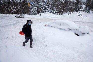 Tormenta invernal azota el este de Estados Unidos y Canadá y trastorna los viajes