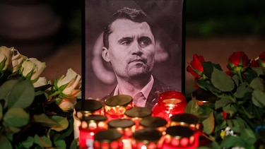 Los empleados que están siendo despedidos en Estados Unidos por sus mensajes en redes sobre el asesinato de Charlie Kirk
