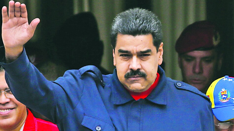 Maduro cumple tres años de gobierno con oposición presionando por sacarlo del poder