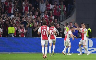 El Ajax celebra regreso a la Champions con goleada al AEK