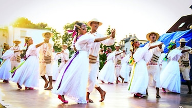 Danza istmeña en Oriente