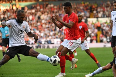 Inglaterra derrota a Costa Rica 2-0