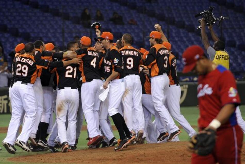 Holanda gana 7-6 y elimina a Cuba del Clásico Mundial de Béisbol