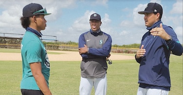 Marineros le dan las riendas a un panameño