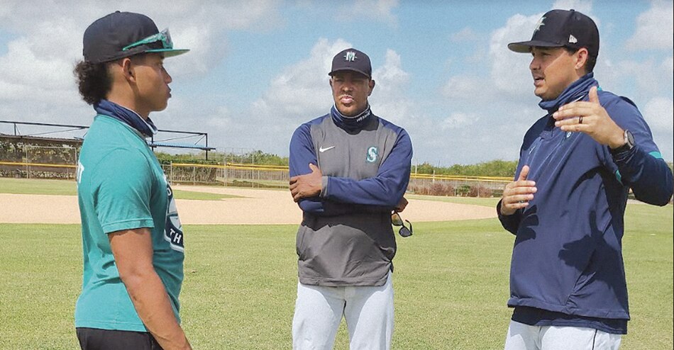 Marineros le dan las riendas a un panameño