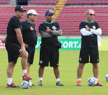 Técnico de Panamá llama a 24 jugadores para partido ante El Salvador