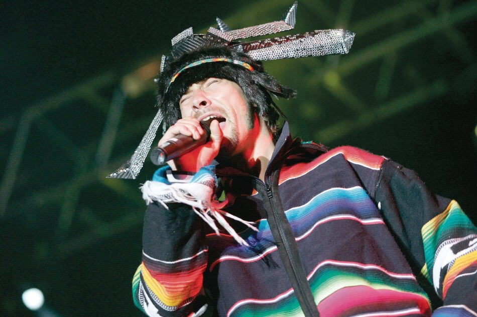 Cantante de funk inglés Jay Kay niega ser el de los cuernos