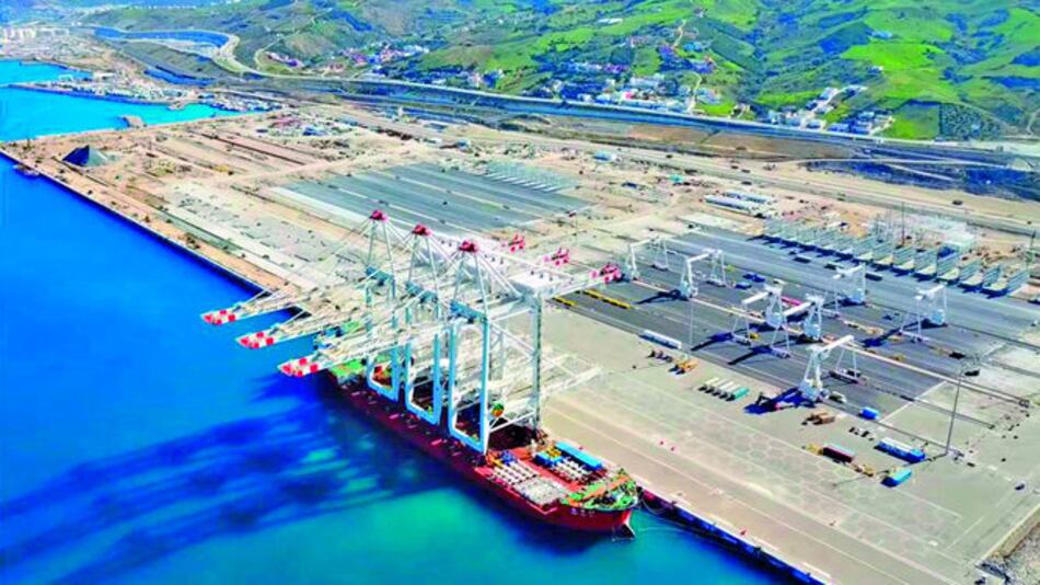 Puerto de Moin recibe tres grúas