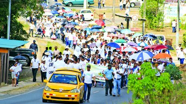 Marcha por la paz y contra la violencia realizan en El Coco