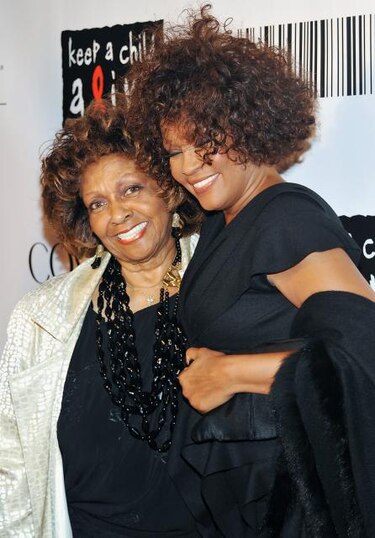 Subastan pertenencias de Whitney Houston en California