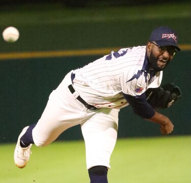 Adriel González poncha a 13 hondureños y Panamá gana 3-0