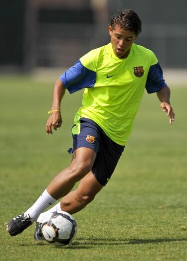 Jonathan Dos Santos firma con el Barcelona hasta 2015