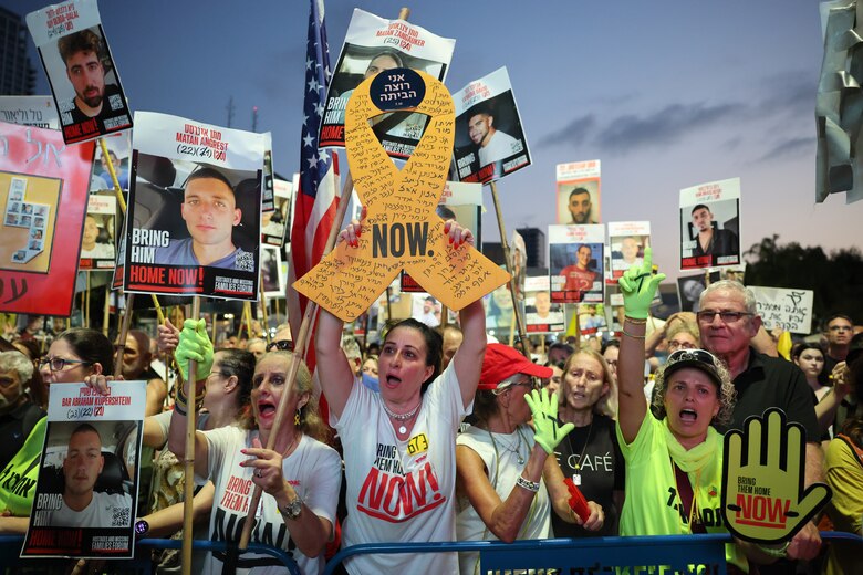 Israelíes salen a las calles de Tel Aviv a pedir un acuerdo con Hamás