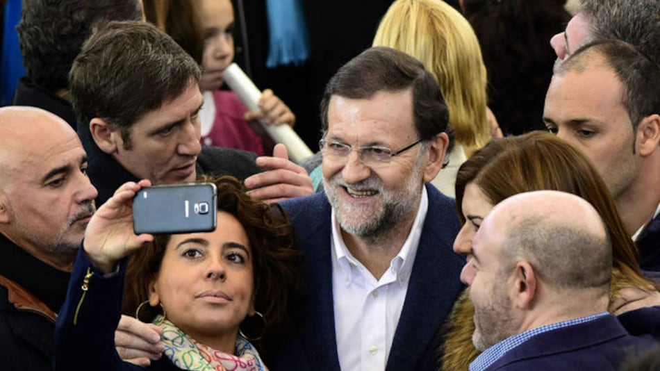 Rajoy pide libertad de Leopoldo López en mitin del PP al que acude su padre