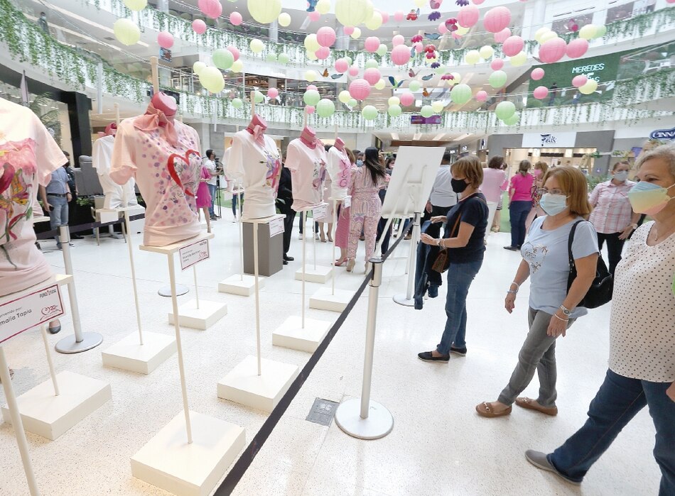 Las jóvenes también necesitan el autoexamen de mama