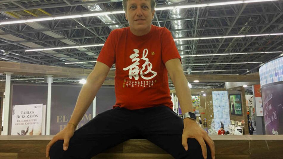 El escritor Xavier Velasco regresa a la década de 1980