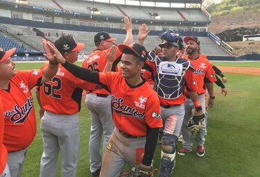 Los Santos vence a Colón en el Rod Carew