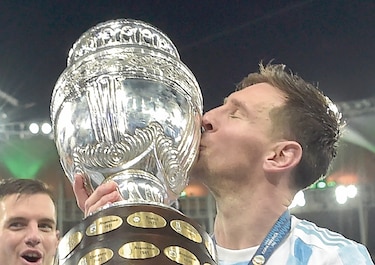 Messi es llamado por Scaloni a la selección Argentina