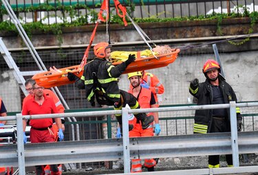Rabia y dolor en Italia tras derrumbe de puente en Génova