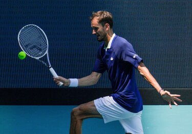 Medvedev arranca la reconquista del número uno con triunfo ante Murray en Miami