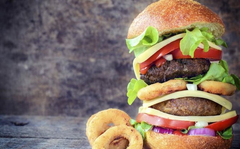 Las personas insisten en el consumo de comida rápida