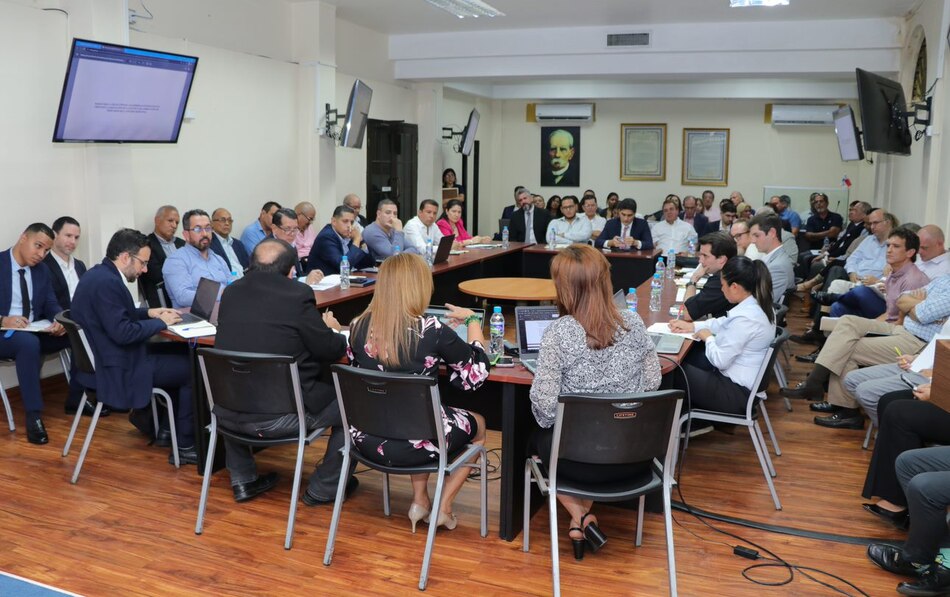 Unas 20 empresas compiten por una licencia para poner a florecer el cannabis medicinal en Panamá