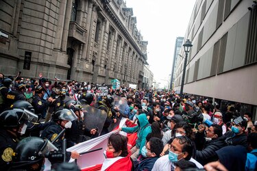 Nueva jornada de marchas y cacerolazos contra nuevo presidente de Perú