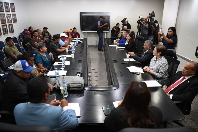 Tras 43 días de huelga, docentes buscan diálogo con la Asamblea Nacional