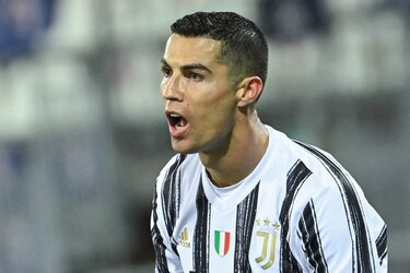 Cristiano Ronaldo responde a las críticas con un triplete en media hora al Cagliari