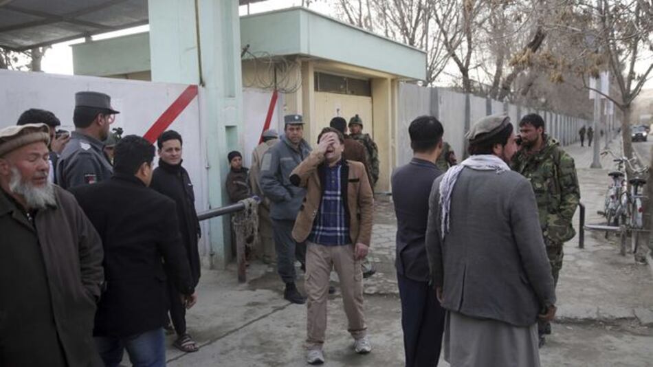 Treinta muertos en ataque a un hospital militar en Kabul