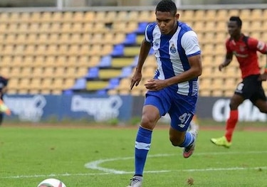 Ismael Díaz marca un doblete en la victoria del RCD Fabril