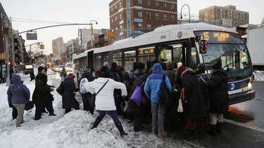 Ventisca en el este de Estados Unidos acarrea problemas de transporte