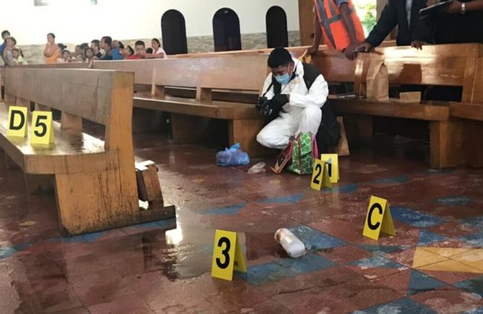 Sacerdote es atacado con ácido por una mujer en la catedral de Nicaragua