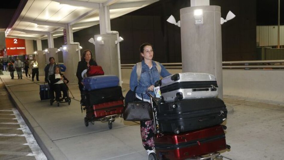 Reabren aeropuerto de Florida tras ataque que dejó 5 muertos