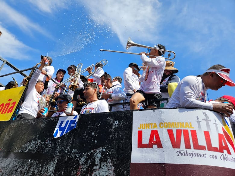 Música, agua y diversión en los carnavales 2024 de Panamá