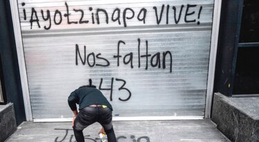 Ordenan arresto de militares por caso de Ayotzinapa