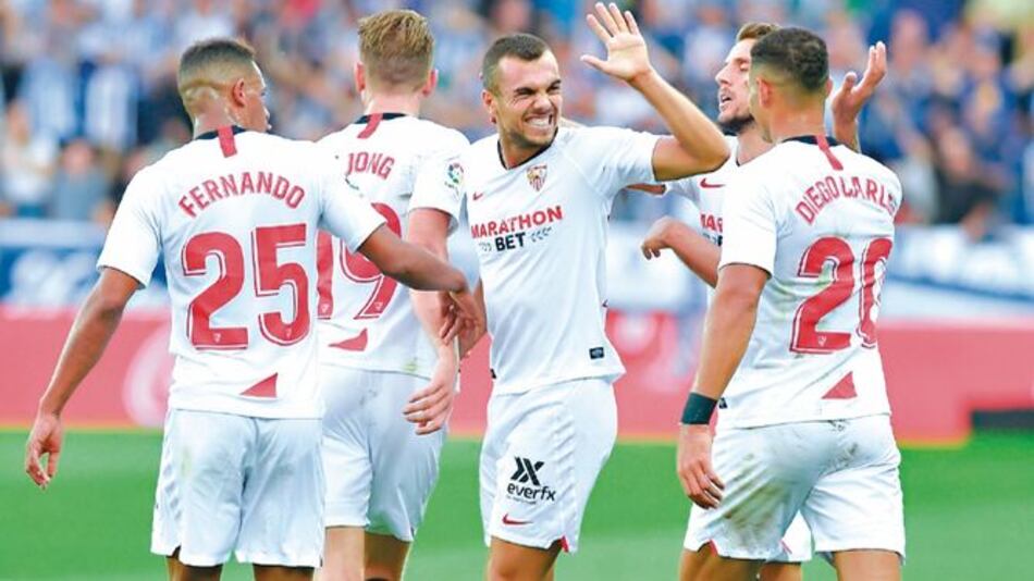 Sevilla gana y continúa al mando de la liga española